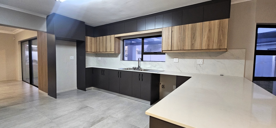 5 Bedroom Property for Sale in Myburgh Park Western Cape